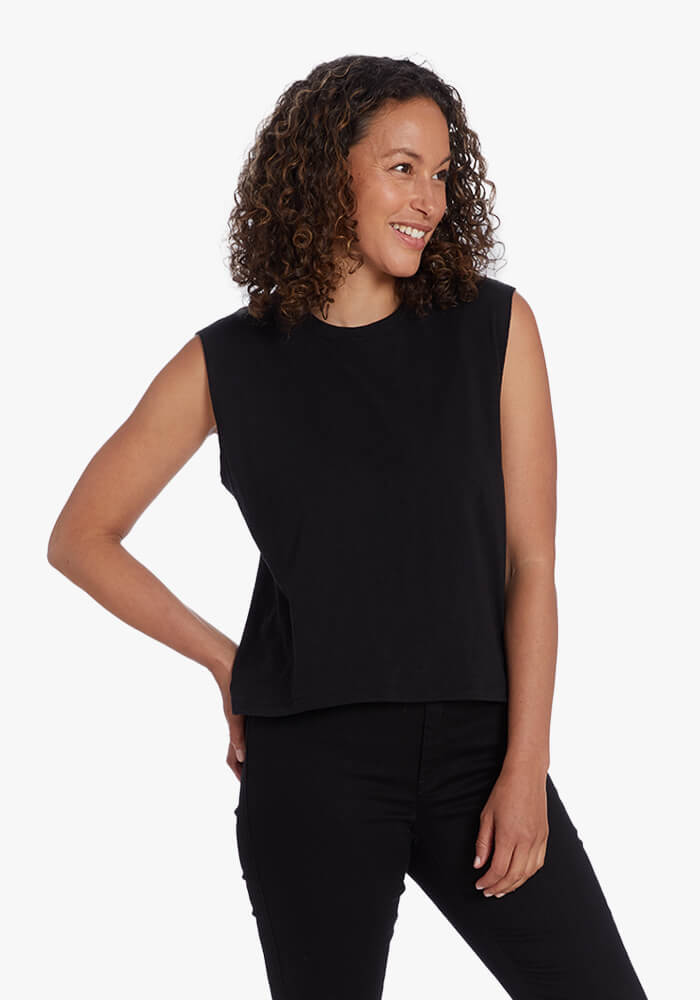 Women wearing Negro Relaxed Slub Tank