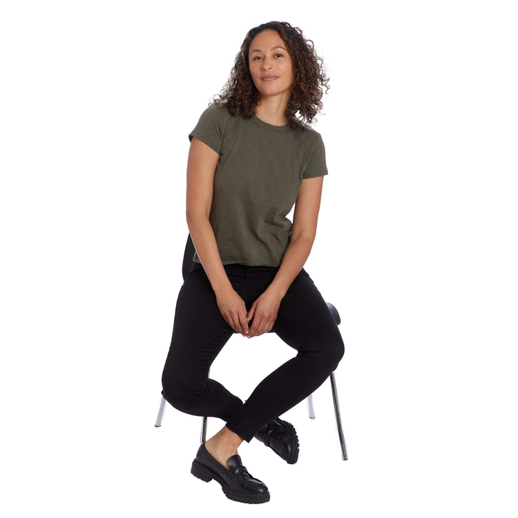 Women wearing Verde militar Classic Crew Slub Tee