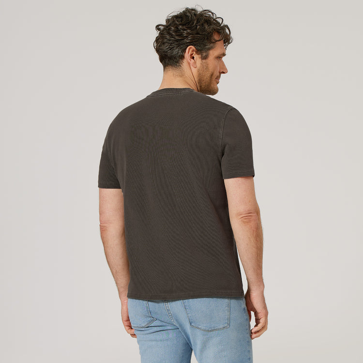 Men wearing Musgo oscuro vintage Cotton Jersey One Pocket Tee