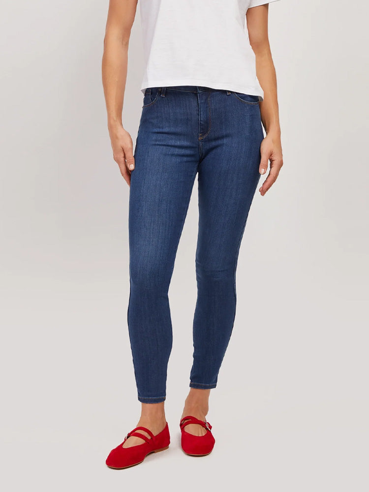 Women wearing Bleu Médium High Rise Skinny Jane Jeans