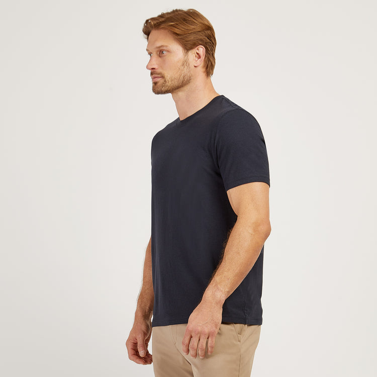 Men wearing Azul marino Luxe Stretch Tee