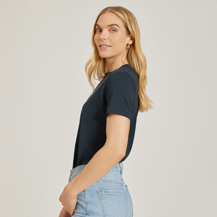 Women wearing Azul marino Relaxed Crew Marcy Tee