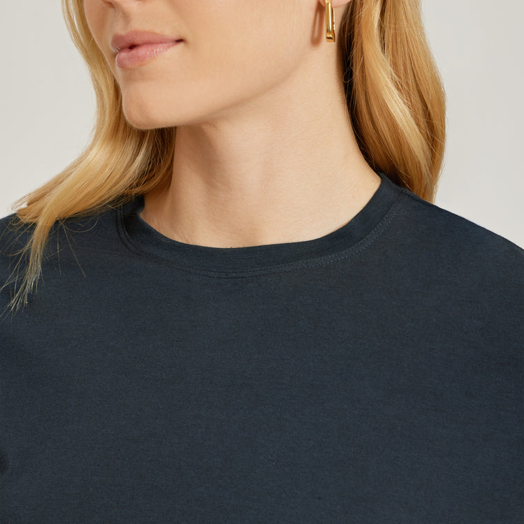 Women wearing Azul marino Relaxed Crew Marcy Tee