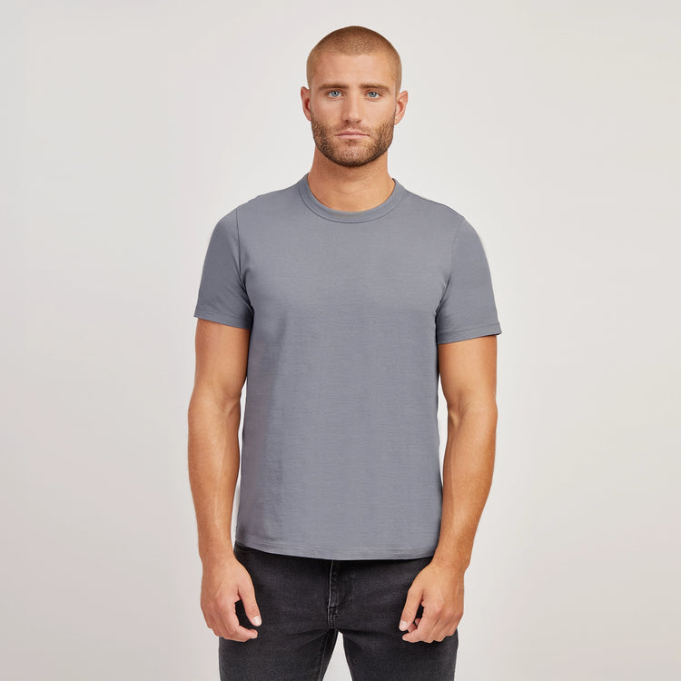 Men wearing Gris azul Classic Crew Driggs Tee