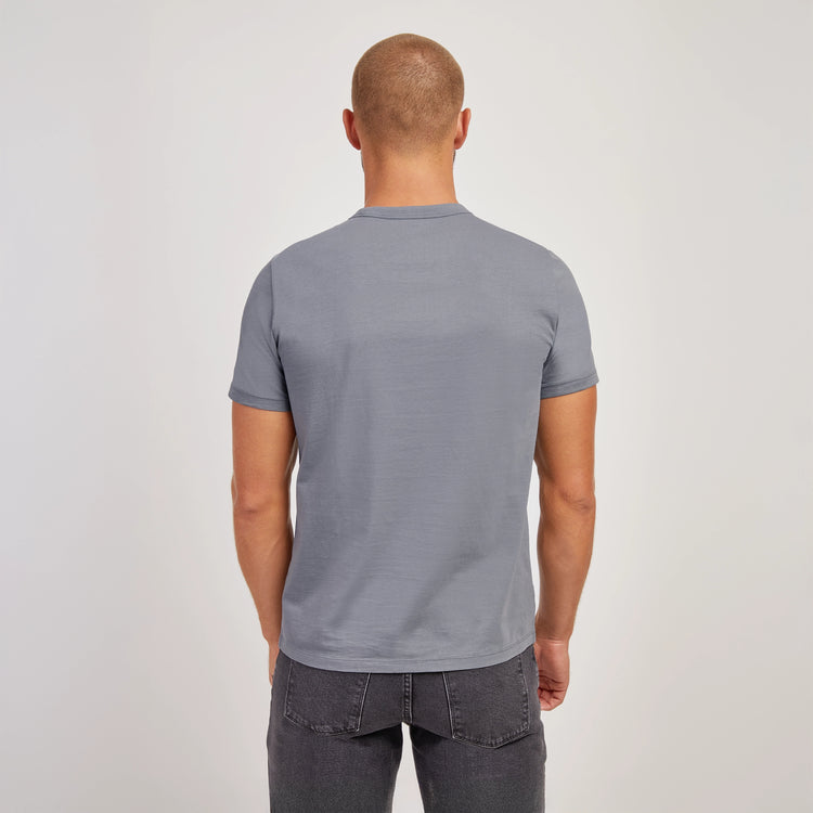Men wearing Gris azul Classic Crew Driggs Tee