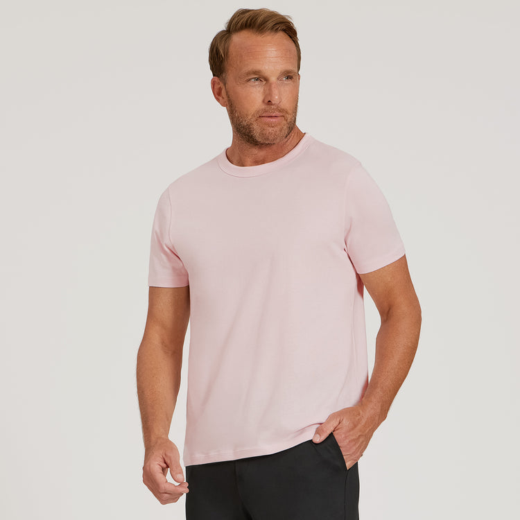 Men wearing Rosa pálido Classic Crew Driggs Tee