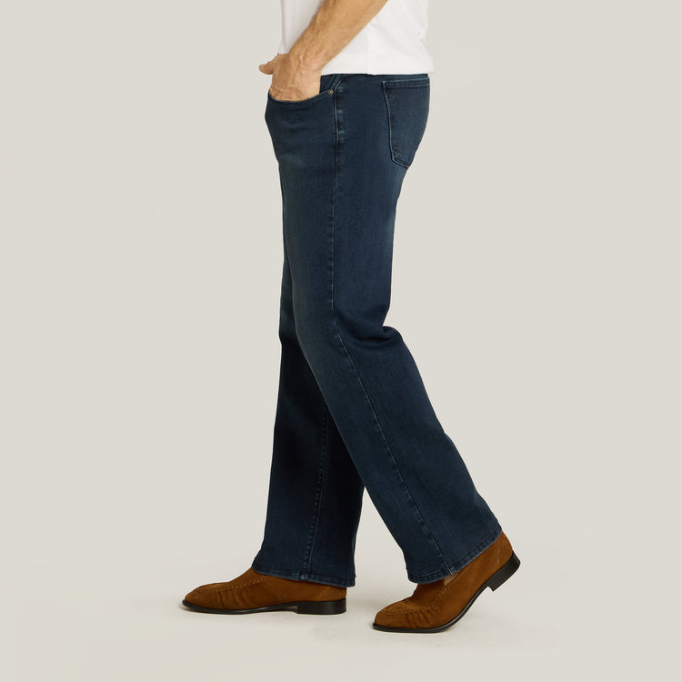 Men wearing Bleu Médium/Foncé Straight Staple Jeans