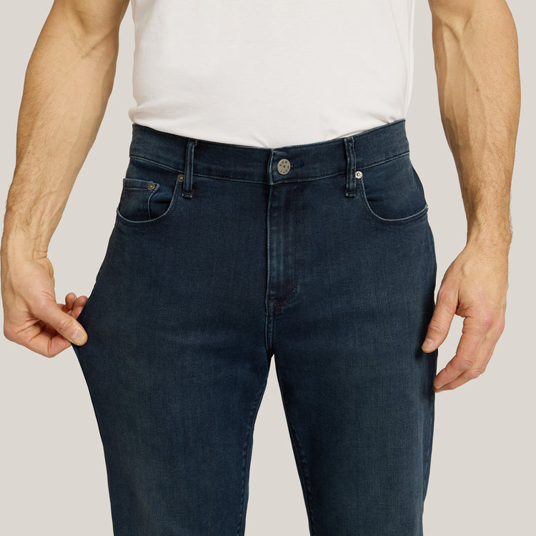 Men wearing Bleu Médium/Foncé Straight Staple Jeans