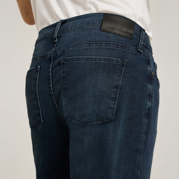 Men wearing Bleu Médium/Foncé Straight Staple Jeans