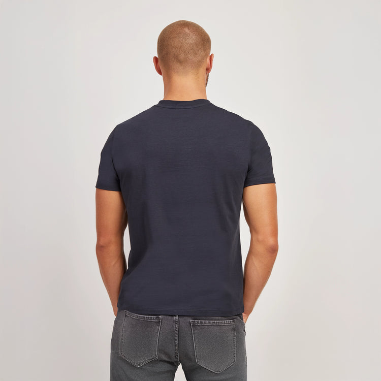 Men wearing Azul marino Classic V-Neck Driggs Tee