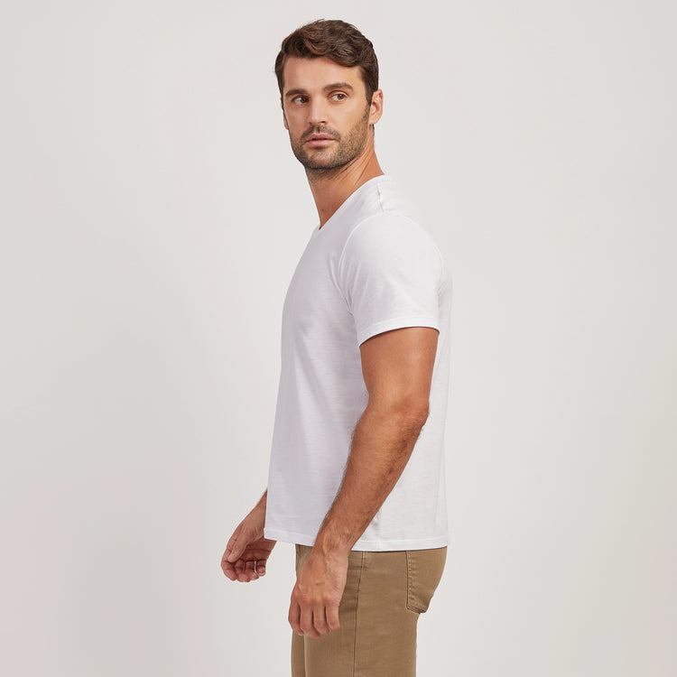 Men wearing Blanco Classic V-Neck Driggs Tee
