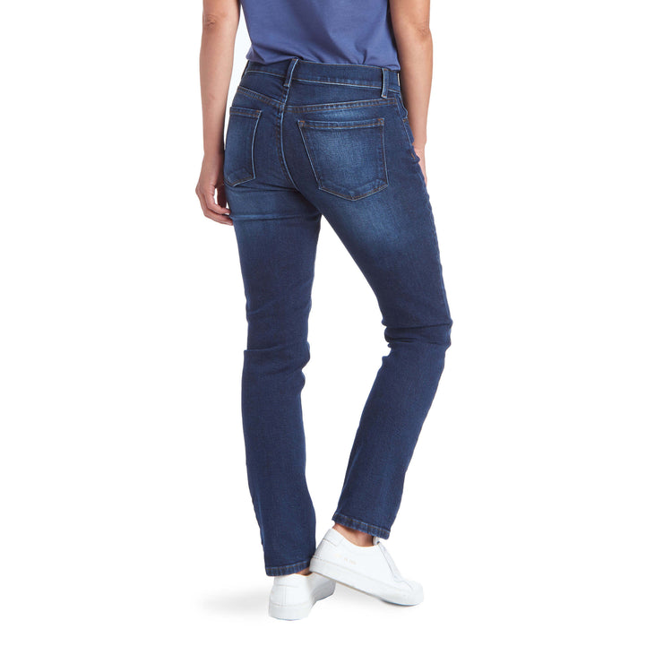 Women wearing Azul oscuro/medio Mid Rise Slim Straight Grand Jeans