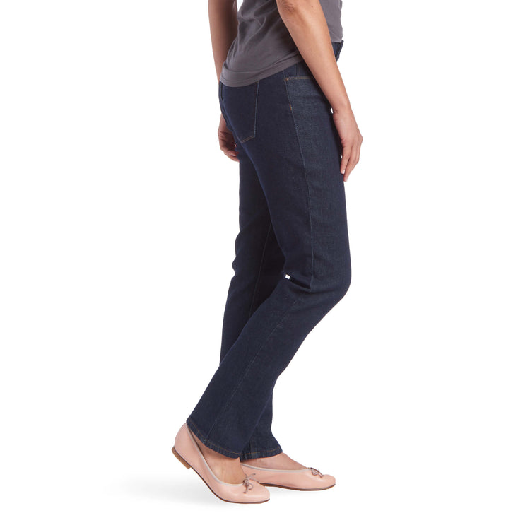 Women wearing Azul oscuro Mid Rise Slim Straight Grand Jeans