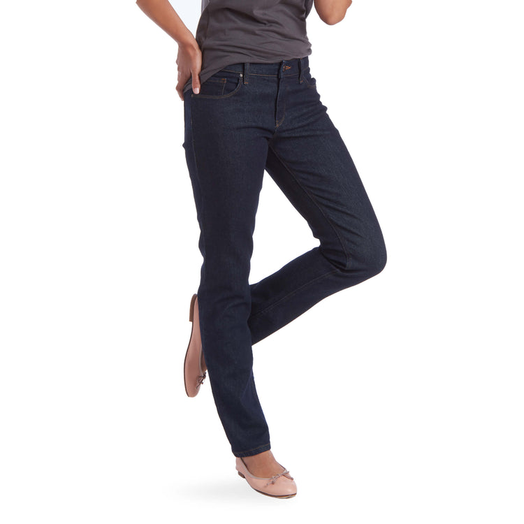 Women wearing Azul oscuro Mid Rise Slim Straight Grand Jeans