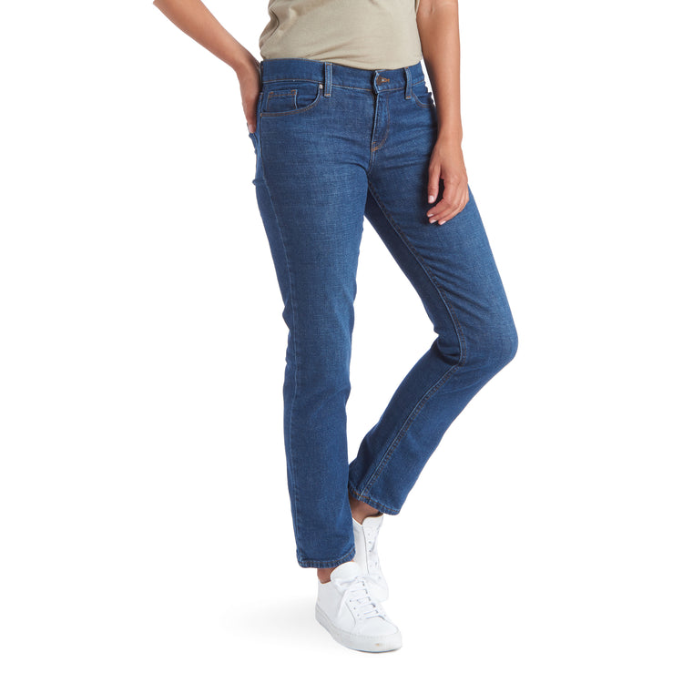 Women wearing Bleu Médium/Foncé Mid Rise Slim Straight Charlton Jeans