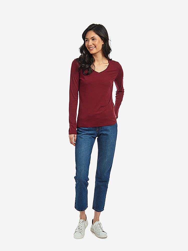 Women wearing Carmesí Long Sleeve V-Neck Tee Marcy