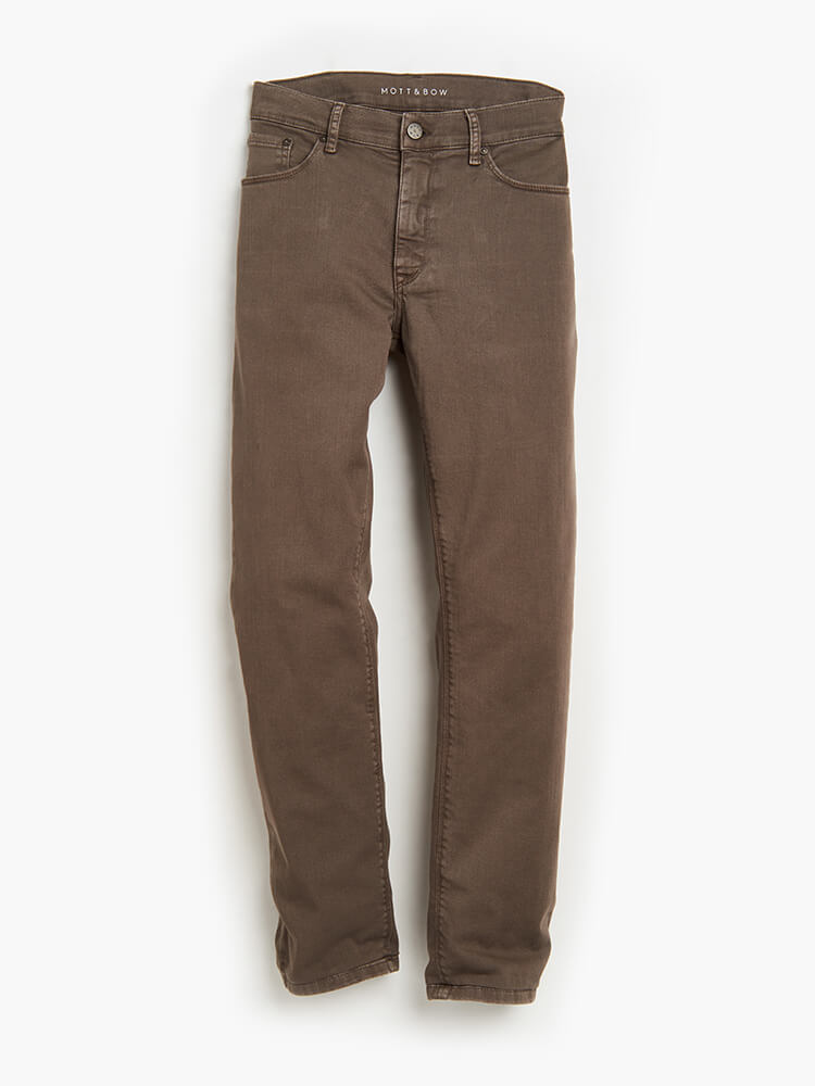 Men wearing Saddle Slim Mercer Jeans