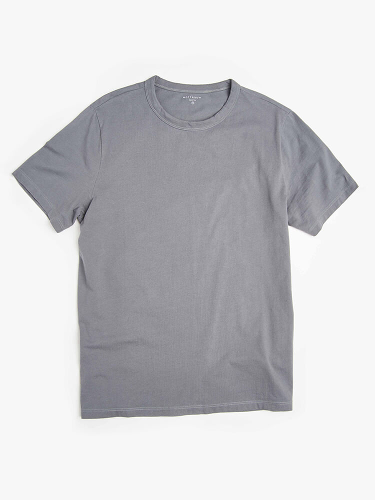 Men wearing Gris azul Classic Crew Driggs Tee