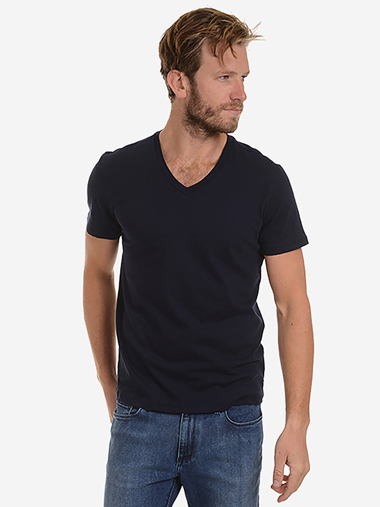 Men wearing Azul marino Classic V-Neck Driggs Tee