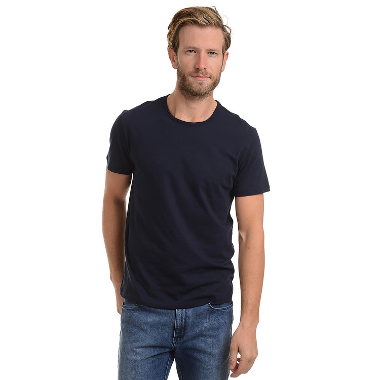 Men wearing Azul marino Classic Crew Driggs Tee