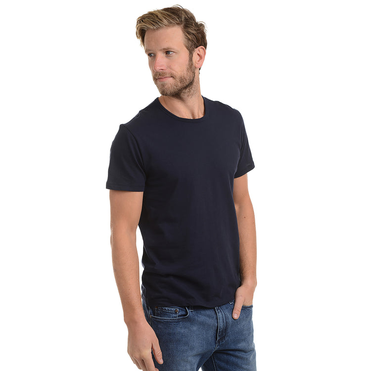 Men wearing Azul marino Classic Crew Driggs Tee