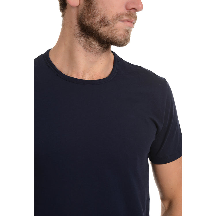 Men wearing Azul marino Classic Crew Driggs Tee