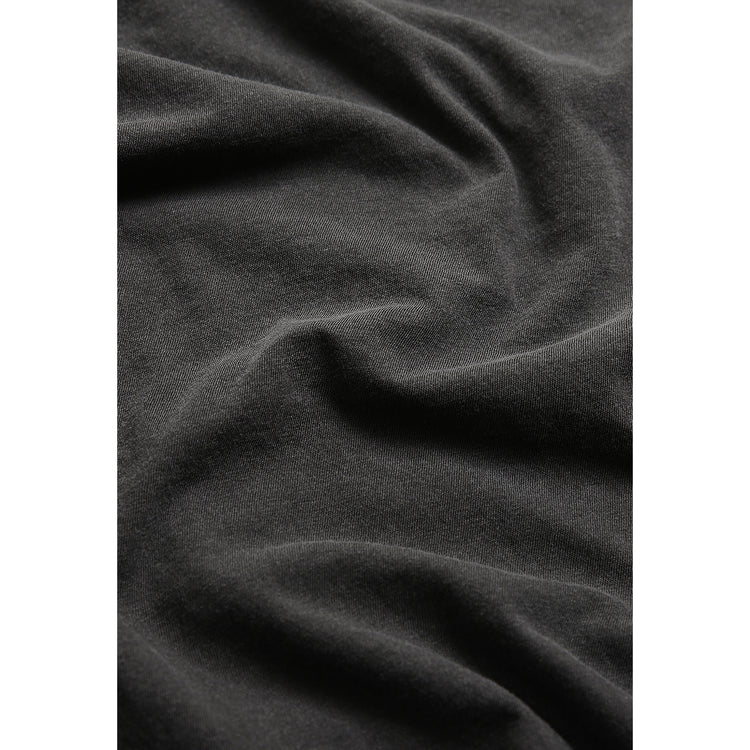 Men wearing Gris oscuro Classic V-Neck Driggs Tee