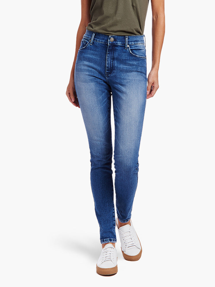 Women wearing Azul medio High Rise Skinny Moore Jeans