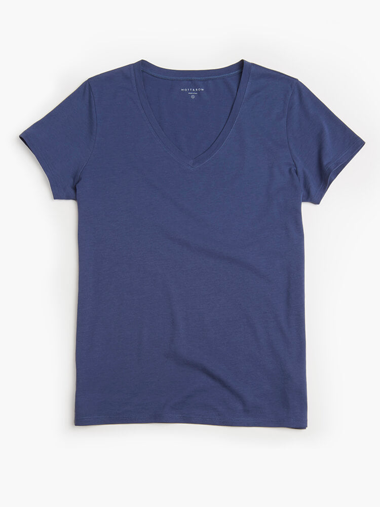 Women wearing Azul marino vintage Fitted V-Neck Marcy Tee
