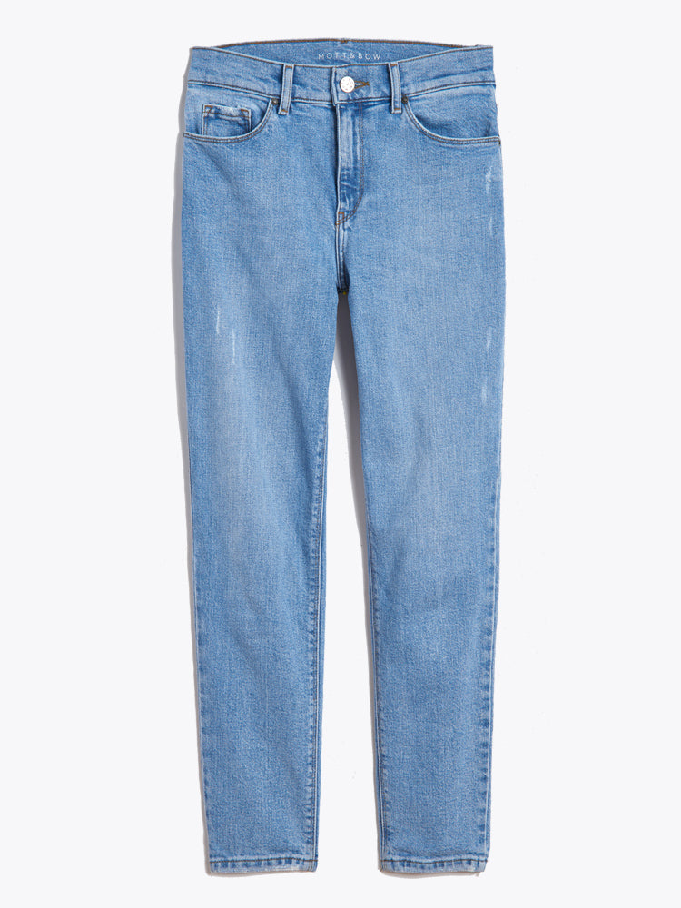 Women wearing Azul claro High Rise Mom Hubert Jeans