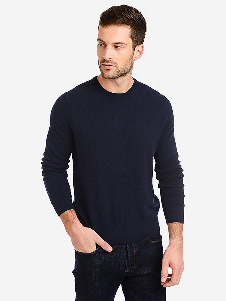 Men wearing Azul marino Classic Cashmere Crew Bergen Sweater
