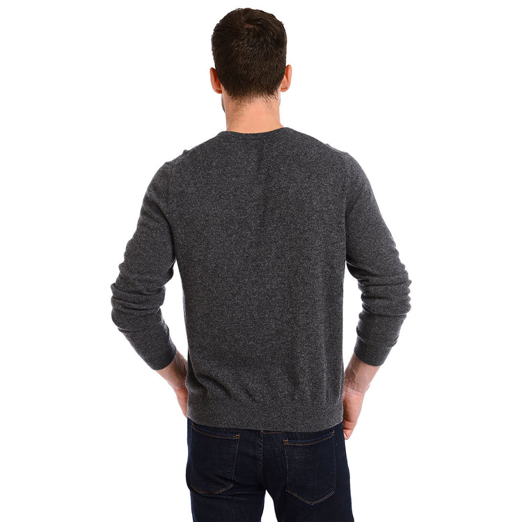 Men wearing Carbón jaspeado Classic Cashmere V-Neck Bergen Sweater