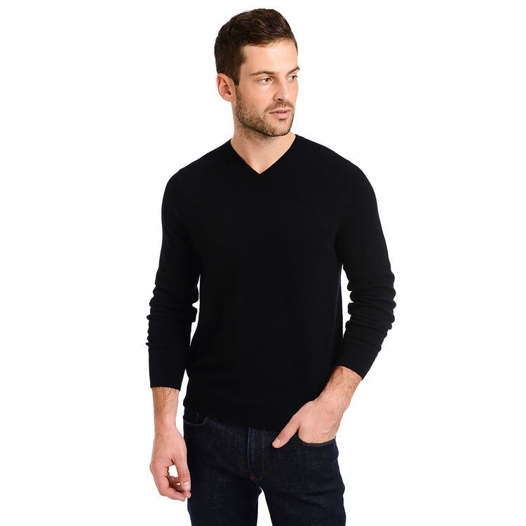 Men wearing Negro Classic Cashmere V-Neck Bergen Sweater