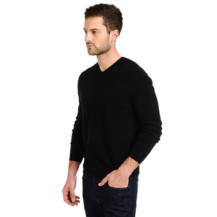 Men wearing Negro Classic Cashmere V-Neck Bergen Sweater