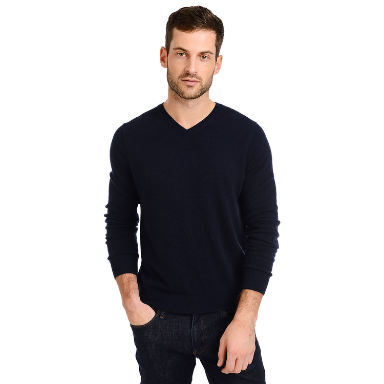 Men wearing Azul marino Classic Cashmere V-Neck Bergen Sweater