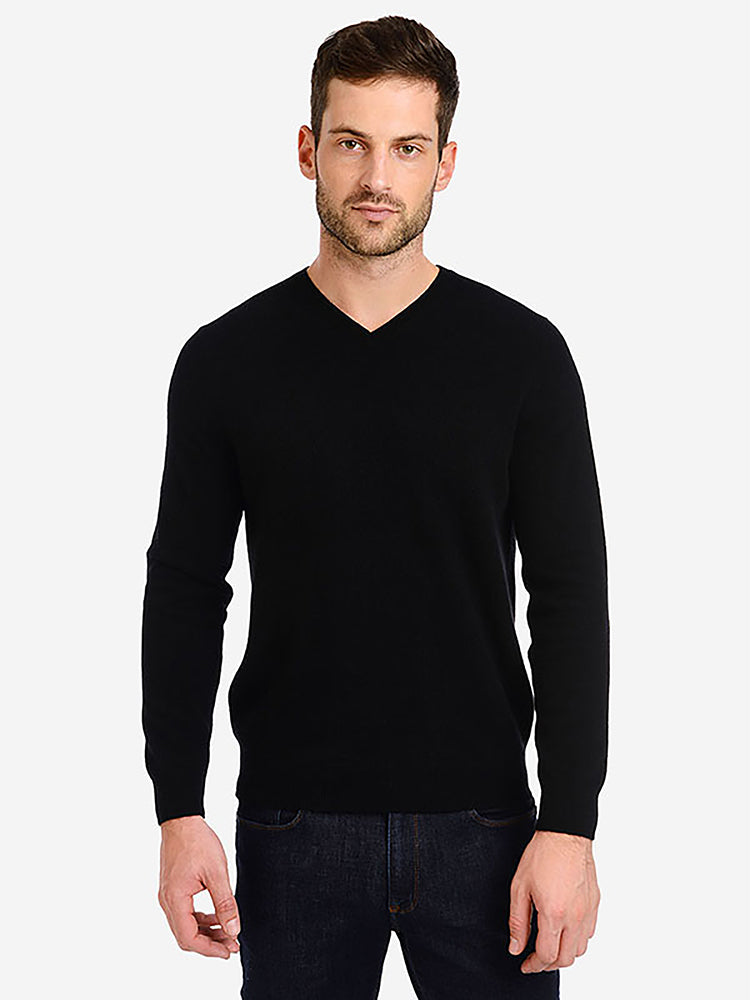 Men wearing Negro Classic Cashmere V-Neck Bergen Sweater