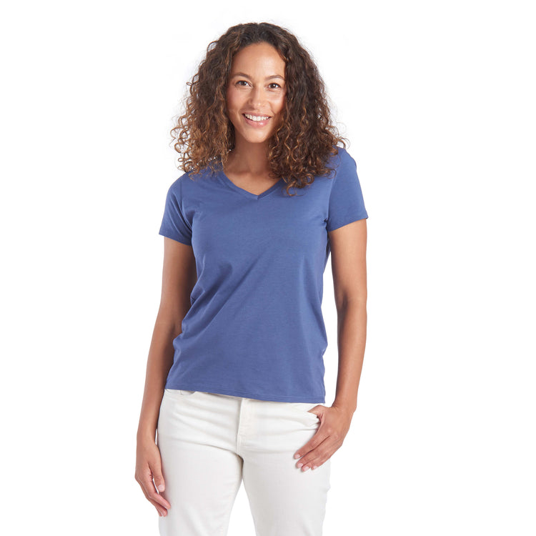 Women wearing Azul marino vintage Fitted V-Neck Marcy Tee