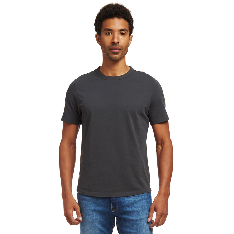 Men wearing Gris oscuro Curved Hem Driggs Tee