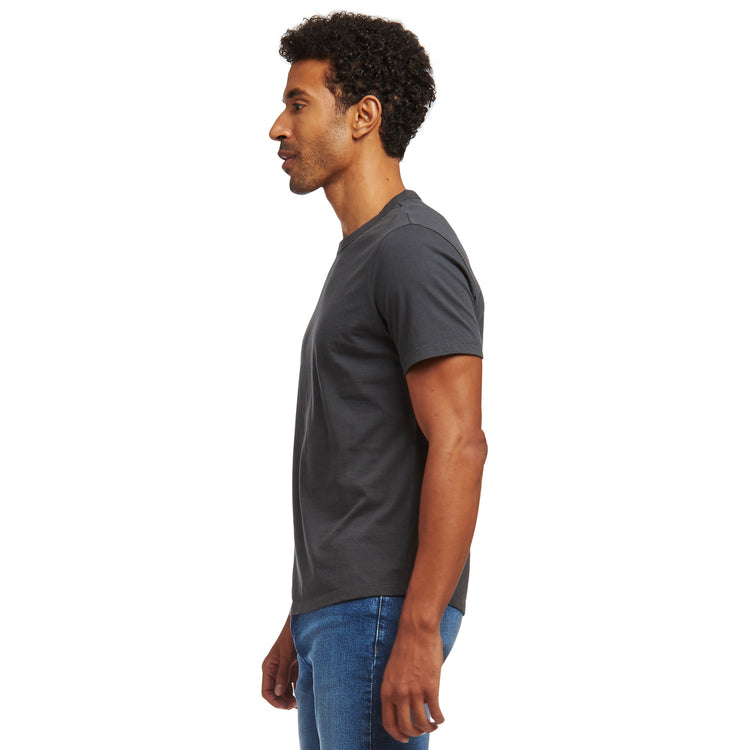 Men wearing Gris oscuro Curved Hem Driggs Tee