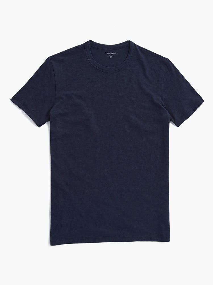 Men wearing Azul marino Classic Crew Driggs Tee