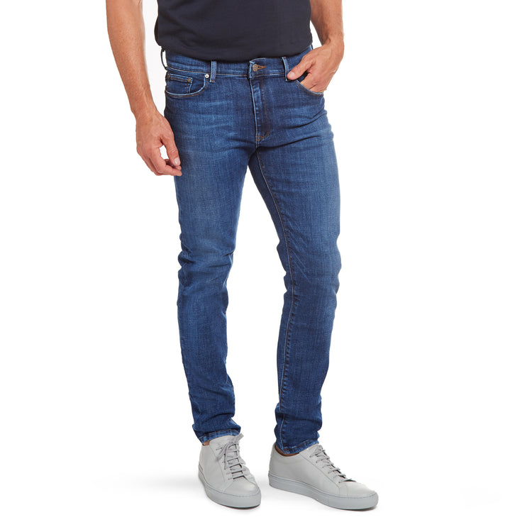 Men wearing Light/Medium Blue The Blue Jeans Edit skinny