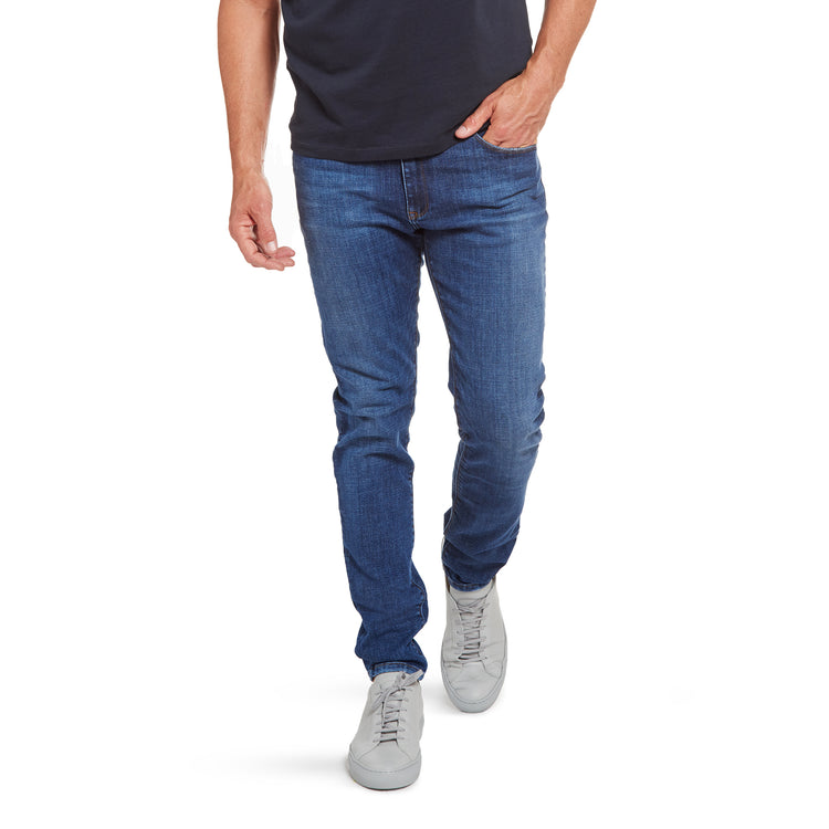 Men wearing Light/Medium Blue The Blue Jeans Edit skinny