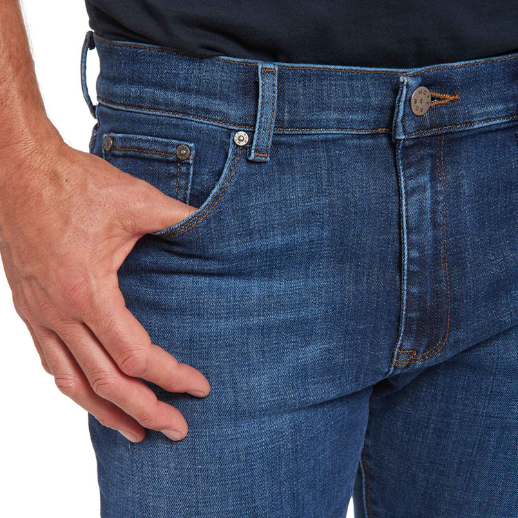 Men wearing Light/Medium Blue The Blue Jeans Edit skinny