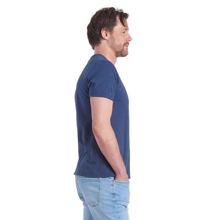 Men wearing Azul grafito Classic Crew Driggs Tee