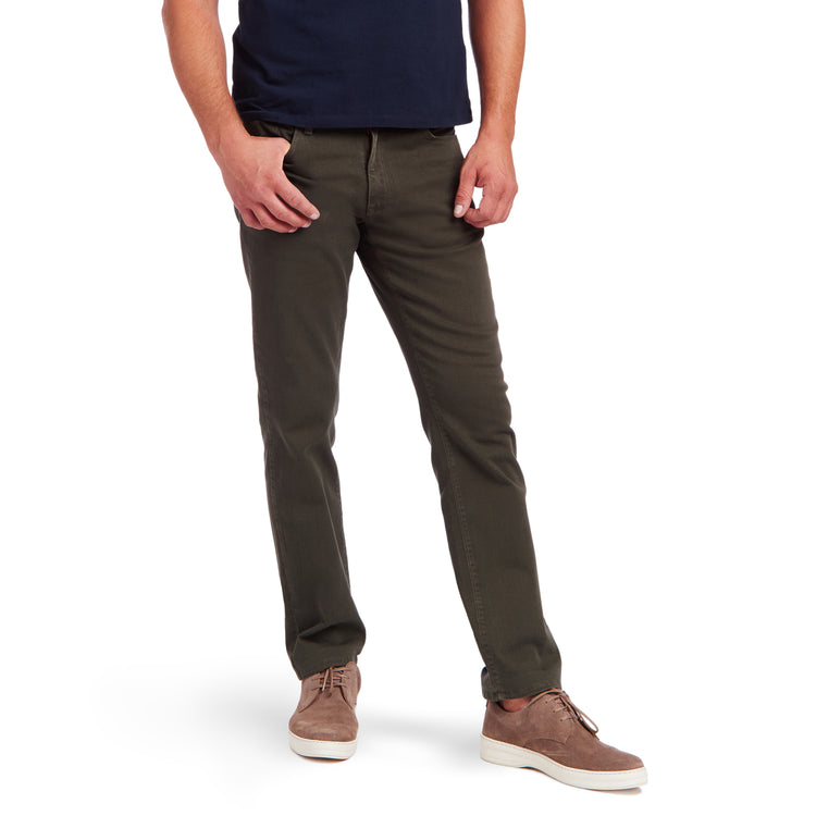 Men wearing Verde militar Slim Mercer Jeans