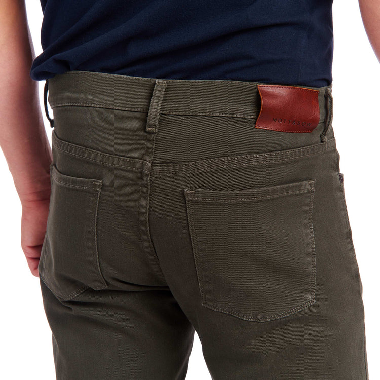Men wearing Verde militar Slim Mercer Jeans