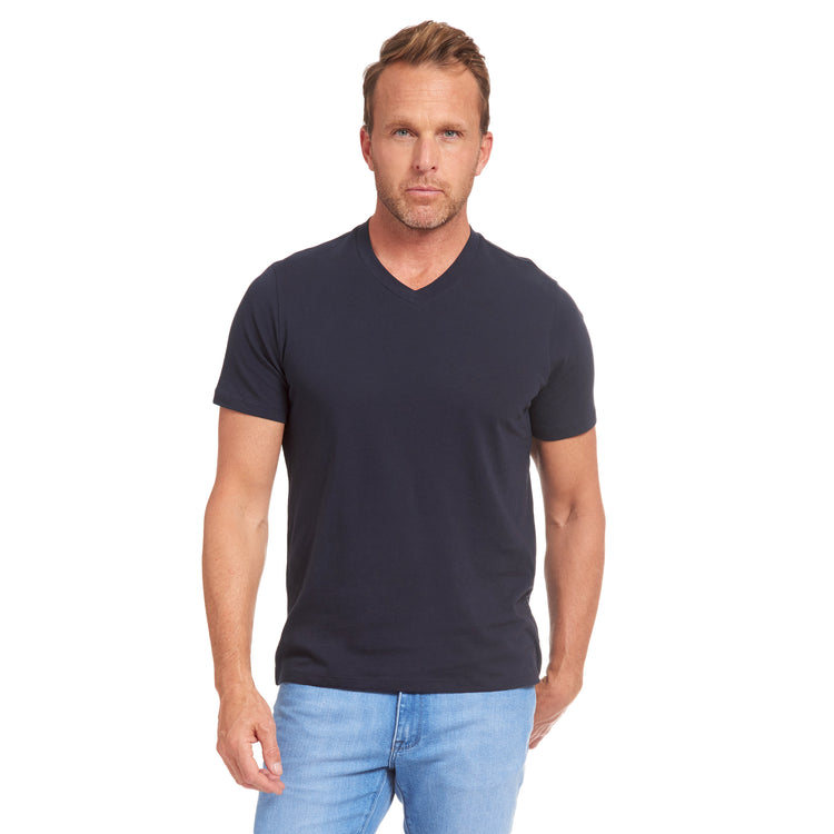 Men wearing Azul marino Classic V-Neck Driggs Tee