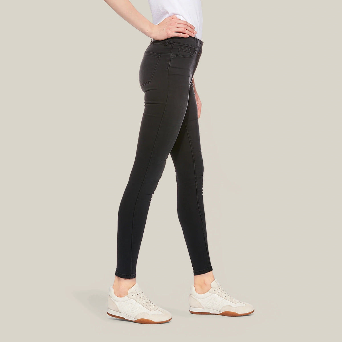 Women wearing Gris foncé Orchard High Rise Skinny Jeans