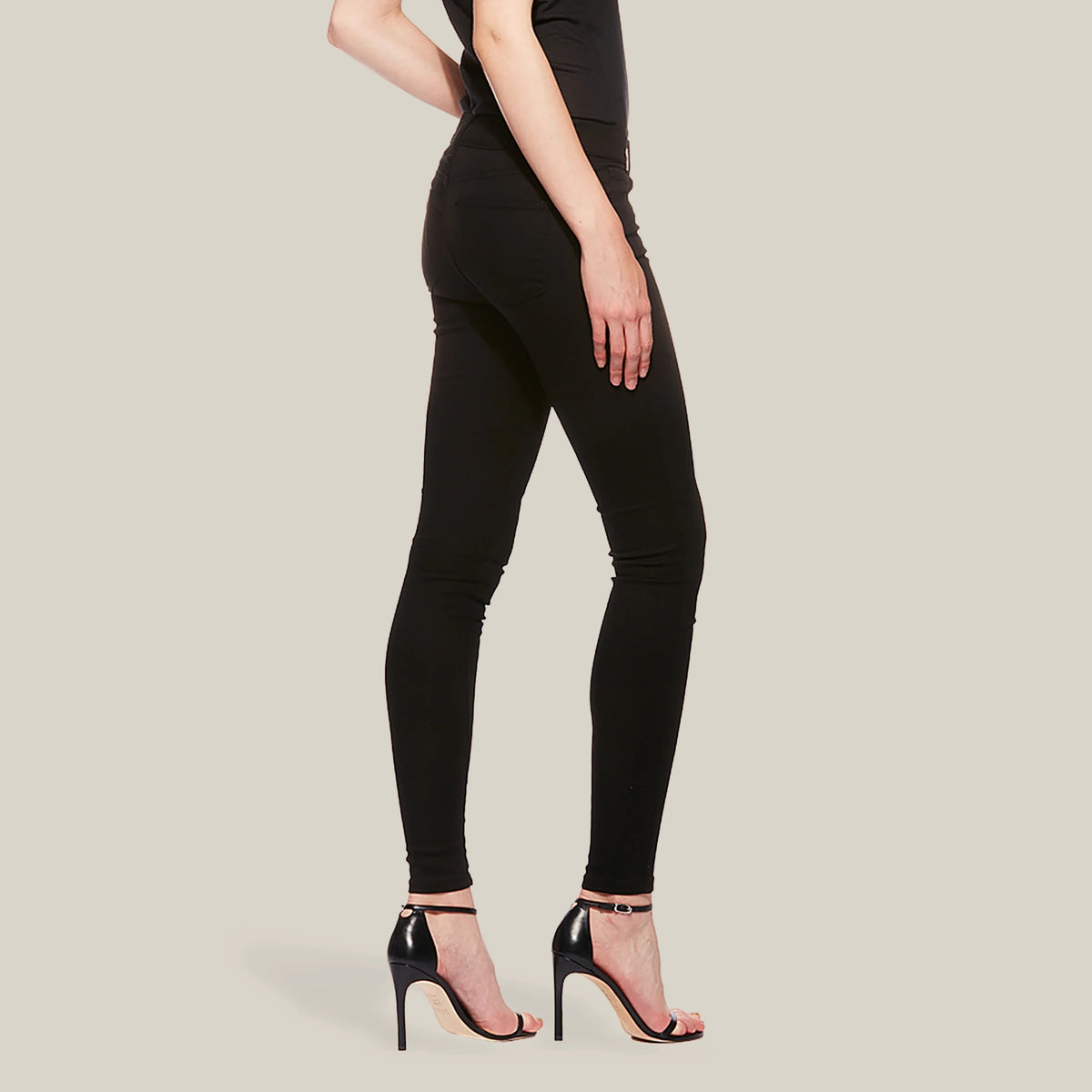 Women wearing Negro Mid Rise Skinny Bond Jeans