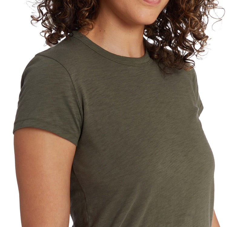 Women wearing Verde militar Classic Crew Slub Tee